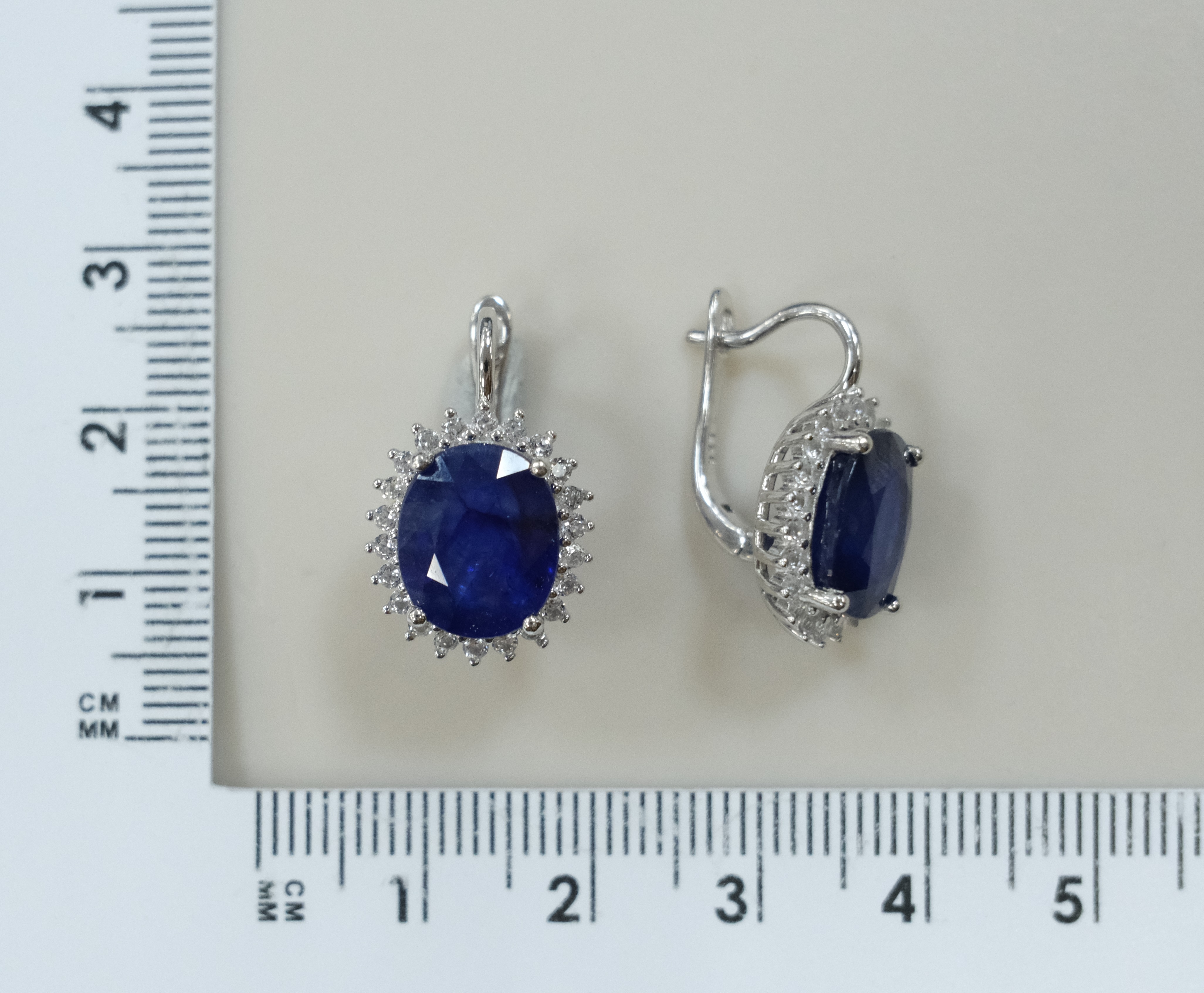 Серебряные серьги с сапфирами